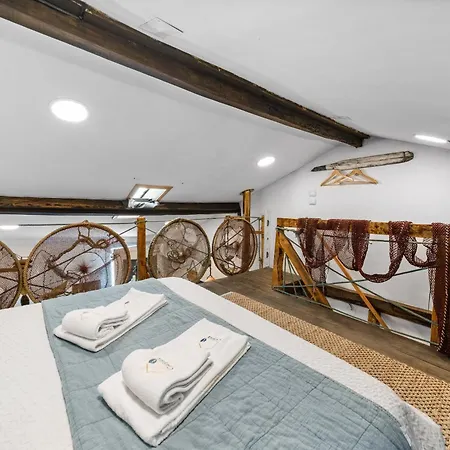 The Caravel